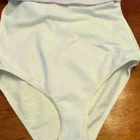 VERO MODA SWIMSUIT LADIES SIZE SMALL OFF WHITE SUMMER POOL BEACH RUFFLE SHOULDER - Picture 5 of 8